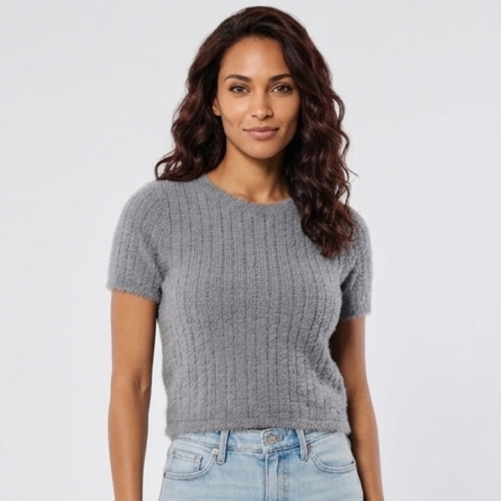 ⏰TODAY ONLY‼️🆕 Hollister fuzzy sweater Gray size xlarge